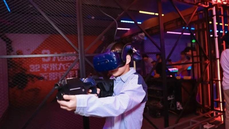 多人协作VR密室项目情报速递,组队玩法与设备趋势观察